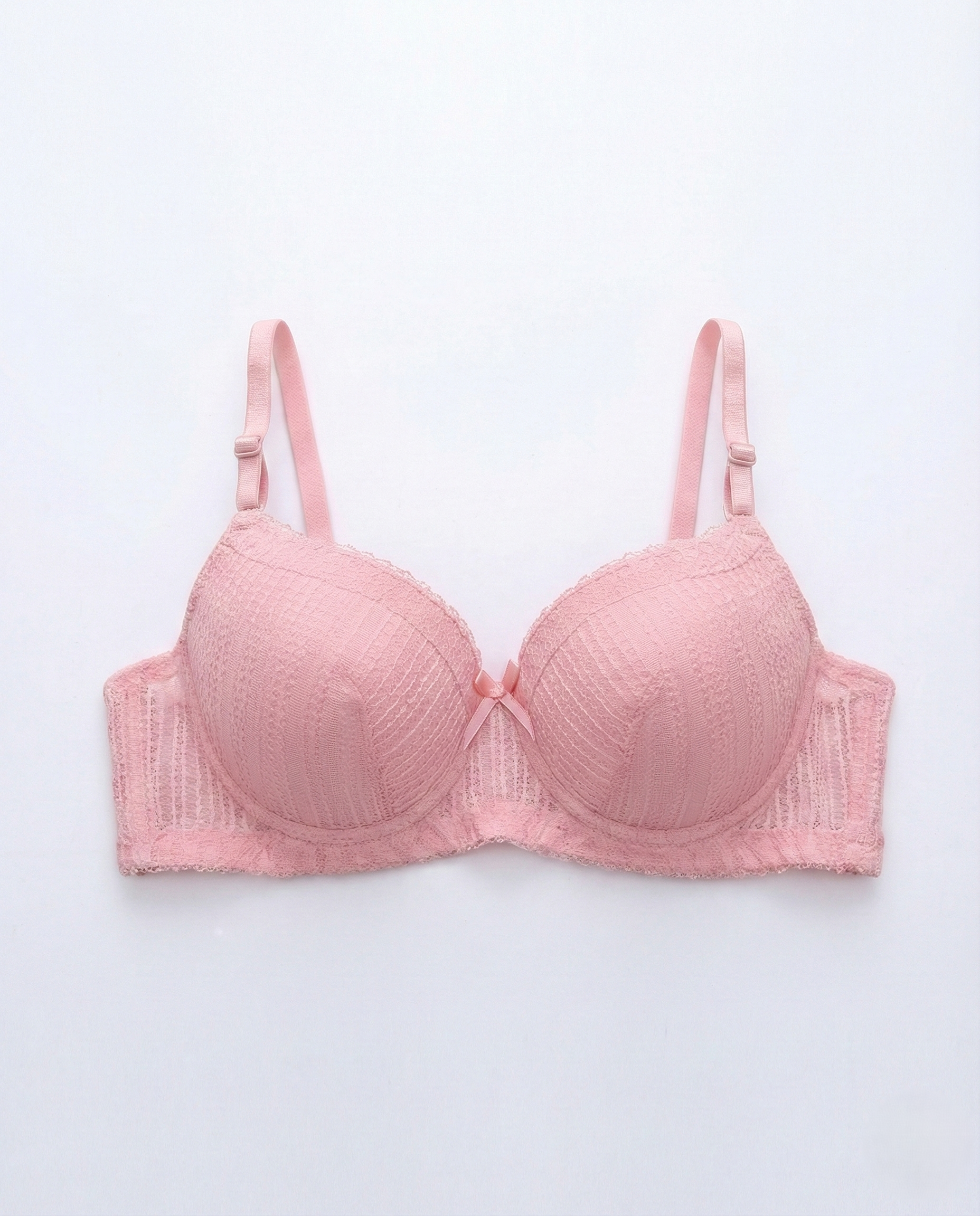 Curvy lace underwire bra with breathable fabric and adjustable straps for natural contour and support