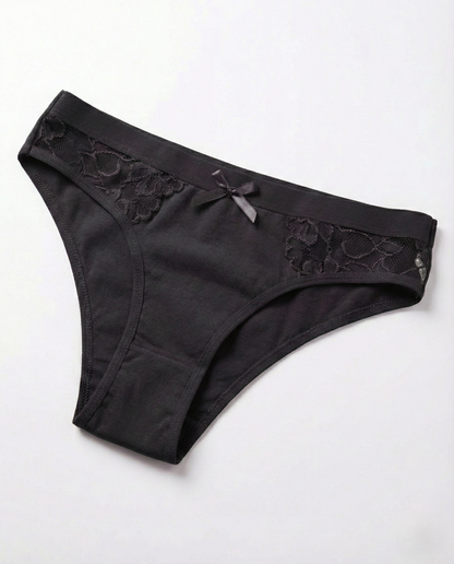 Low-rise cotton sexy panties with lace trim and bow detail for natural comfort and confident curves