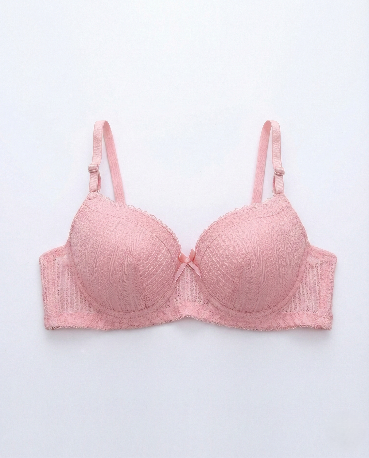 Curvy lace underwire bra with breathable fabric and adjustable straps for natural contour and support