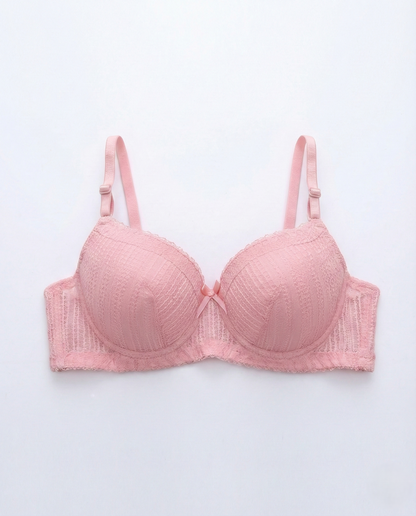 Curvy lace underwire bra with breathable fabric and adjustable straps for natural contour and support
