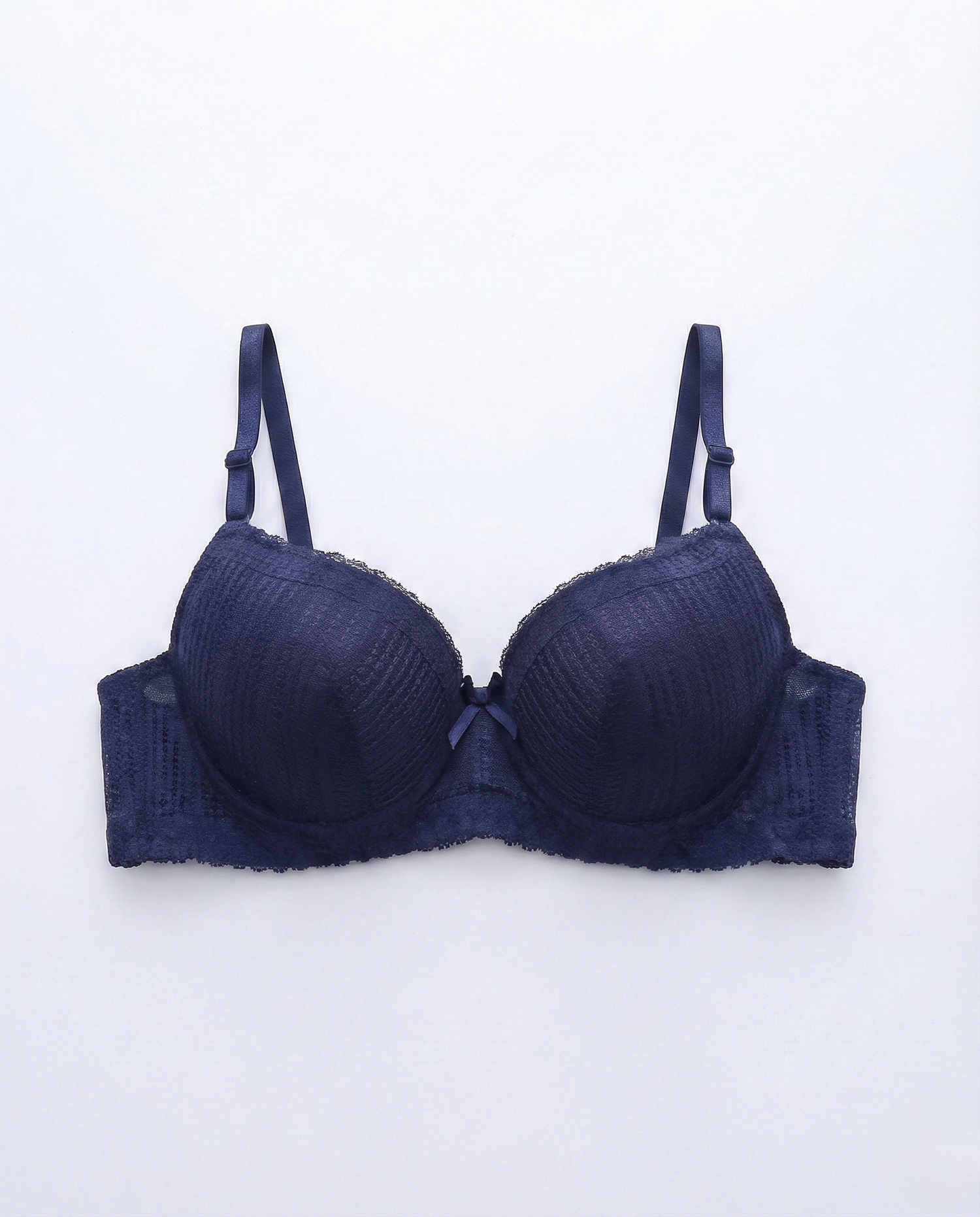 Curvy Lace Underwire Bra in breathable stretch fabric with three-quarter cups and adjustable straps for natural lift and smooth silhouette