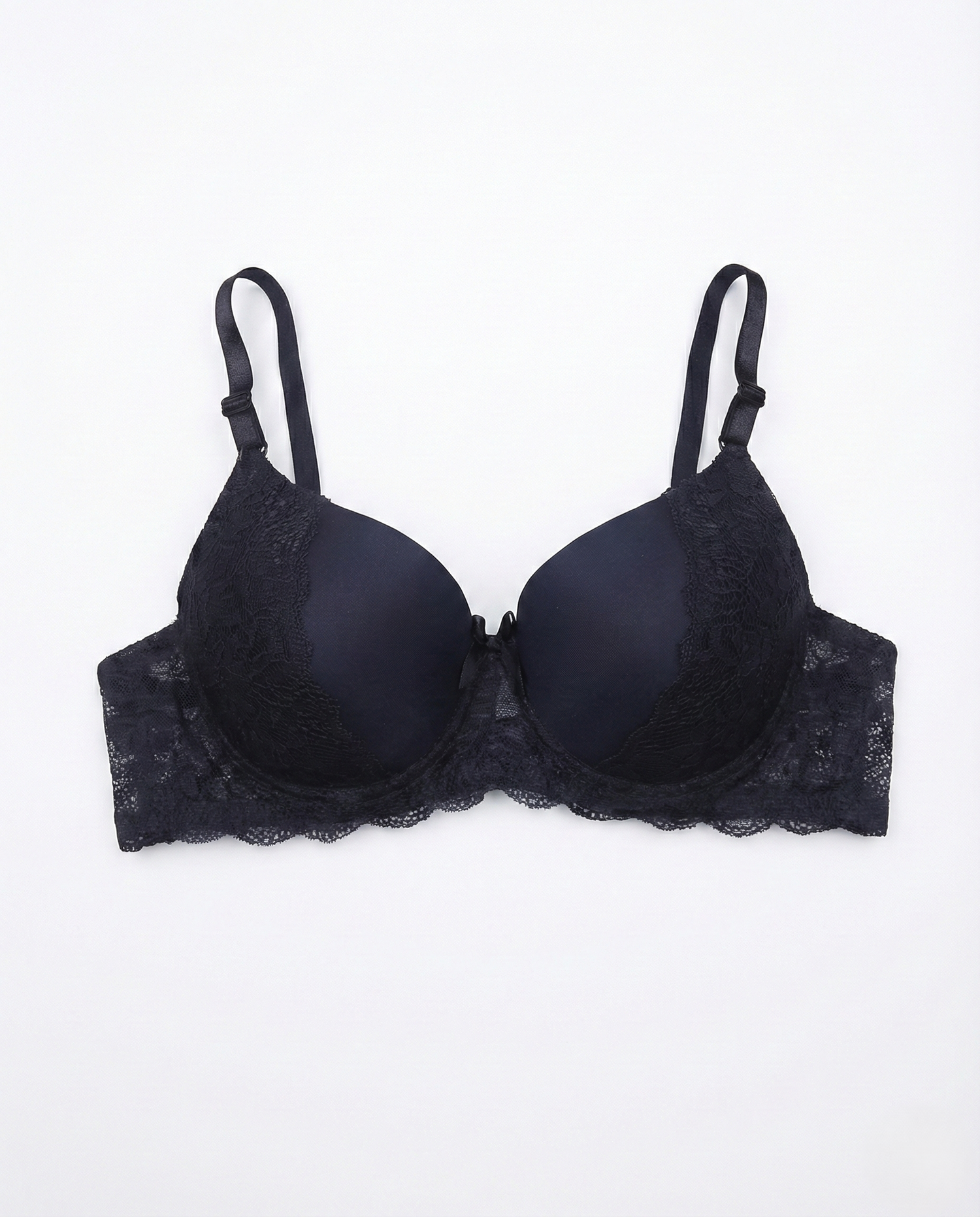 D–E Cup Lace Underwire Bra in black with lace detail and adjustable straps for full-figure support and sculpted curves